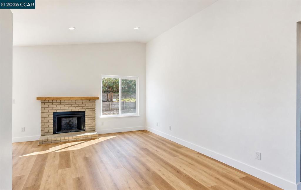 301 Maude Ct
