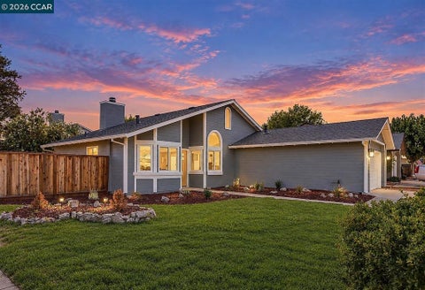 Photo of 301 Maude Ct CT, Oakley, CA 94561 (MLS # 41149302)