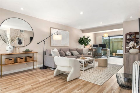 Photo of 14 Surfside Ct Court, Newport Beach, CA 92663 (MLS # OC26225924)
