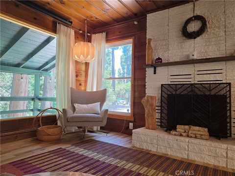 Photo of 606 Crest Estates Drive, Lake Arrowhead, CA 92352 (MLS # IG25143839)