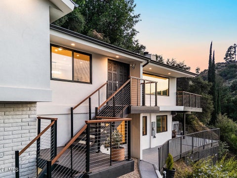 Photo of 981 Glen Oaks Boulevard, Pasadena, CA 91105 (MLS # P1-27471)