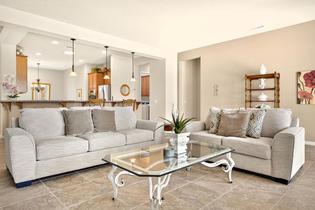 39375 Camino Piscina