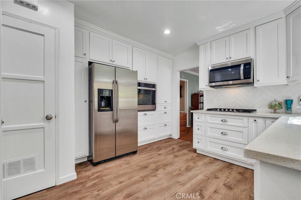 5876 W 75th