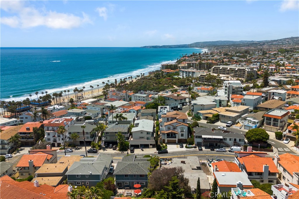 511 Avenida Victoria 1