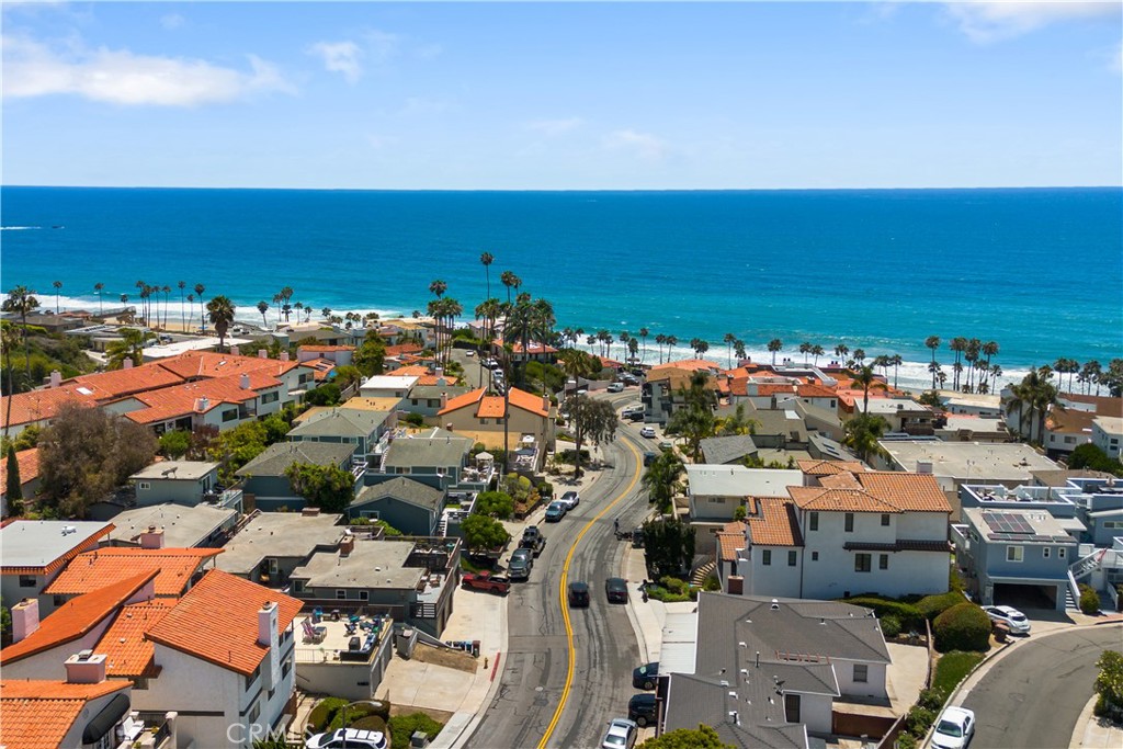 511 Avenida Victoria 1