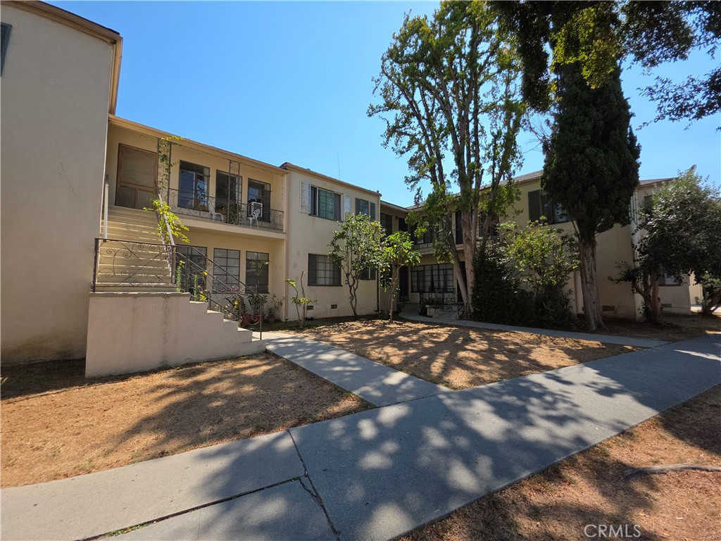 A three-bedroom, 2 bath apartment with hardwood floors throughout located on the 2nd level of an 8-unit apartment garden building located a half mile from UCLA. The apartment has a front and rear entrance with small patio areas at each location. The rear exit goes to the carport and laundry room areas.
The bedrooms, living and dinning rooms have light fixtures with fans. The apartment comes with a stove/oven and refrigerator and one carport parking space. When available, an extra parking space may be available at market rates.
There is a laundry room onsite.