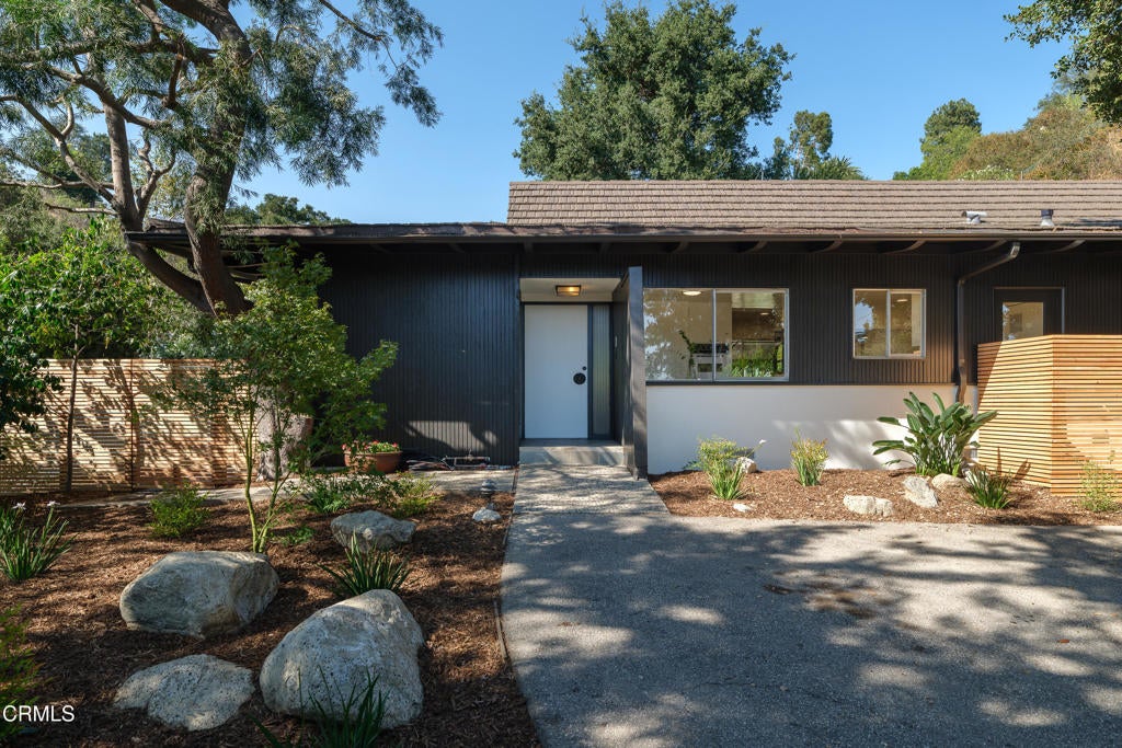 3271 New York Drive, Pasadena CA 91107