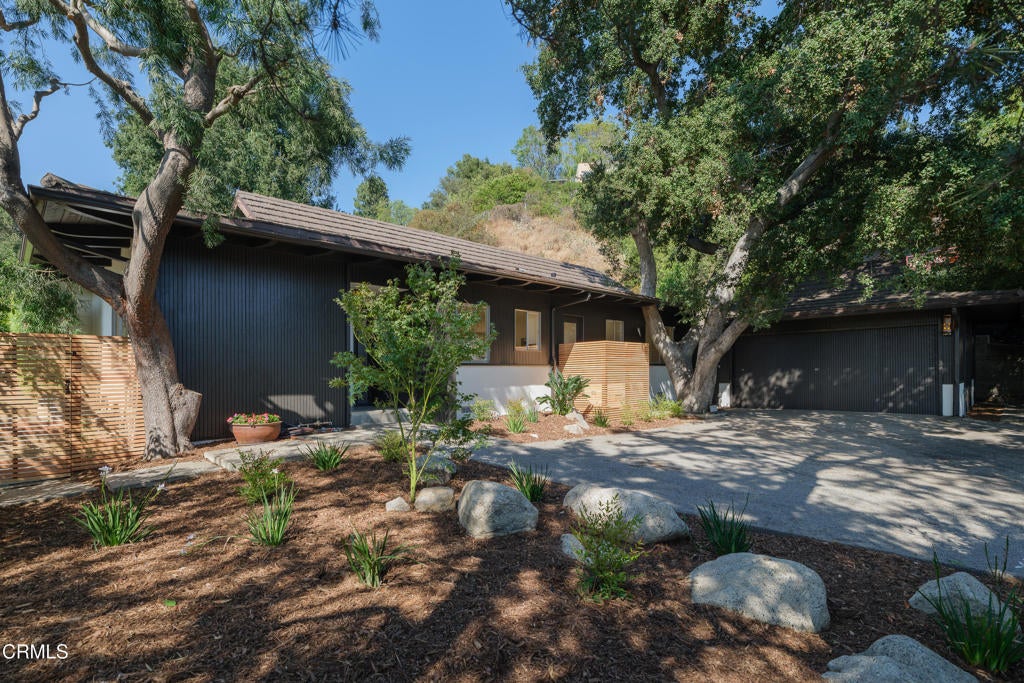 3271 New York Drive