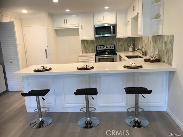 100 Scholz Plaza PH1