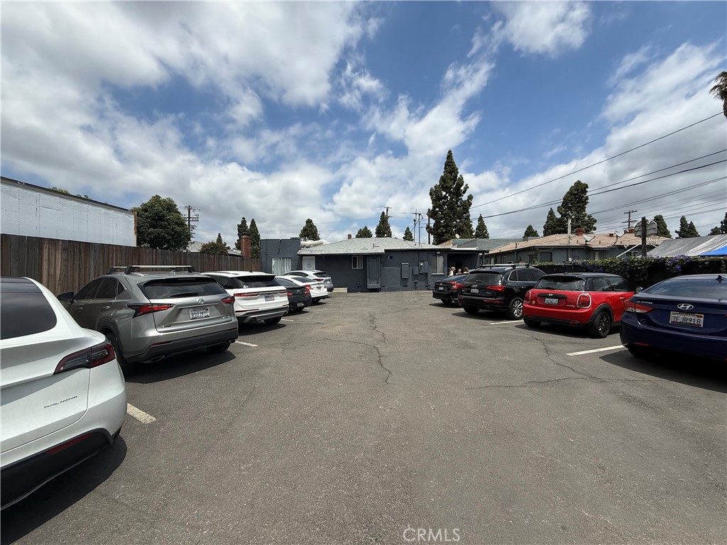 1524 W Commonwealth