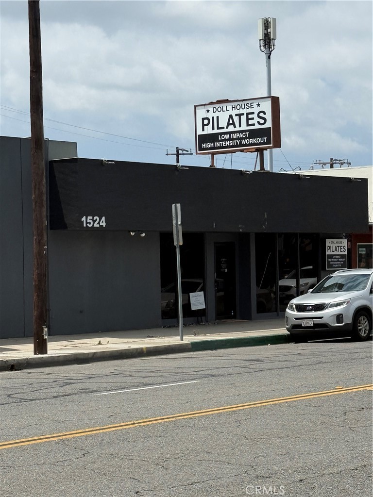 1524 W Commonwealth