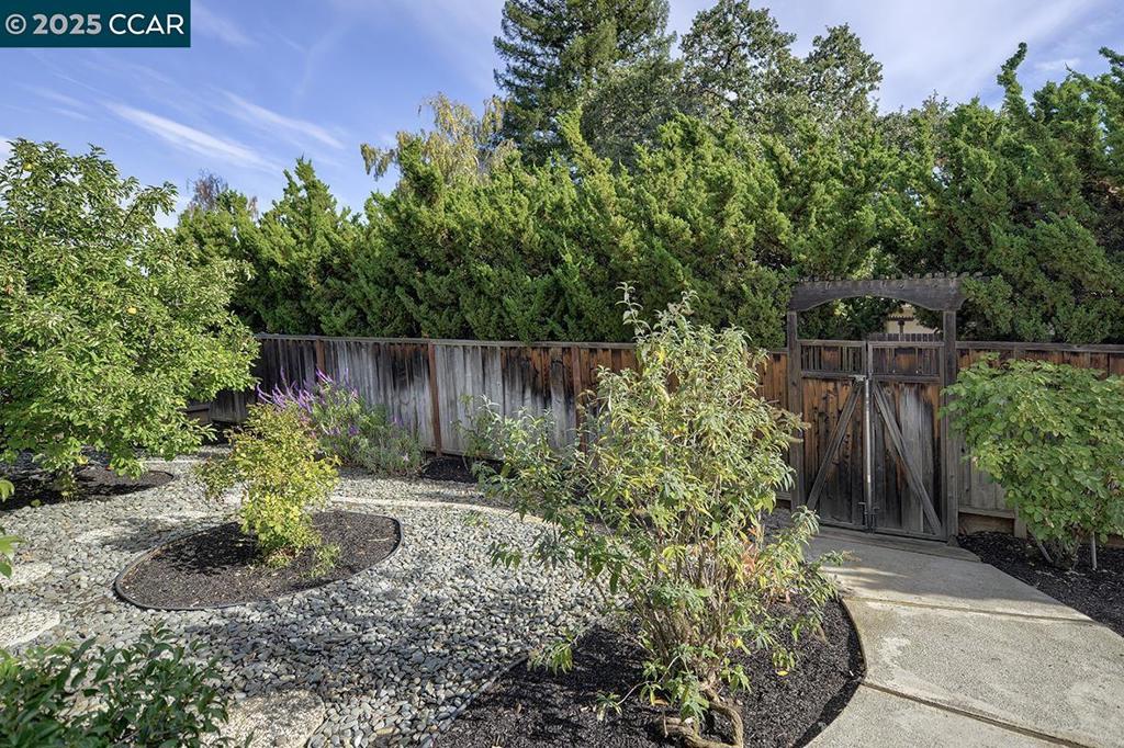 NORTH GATE - Residential