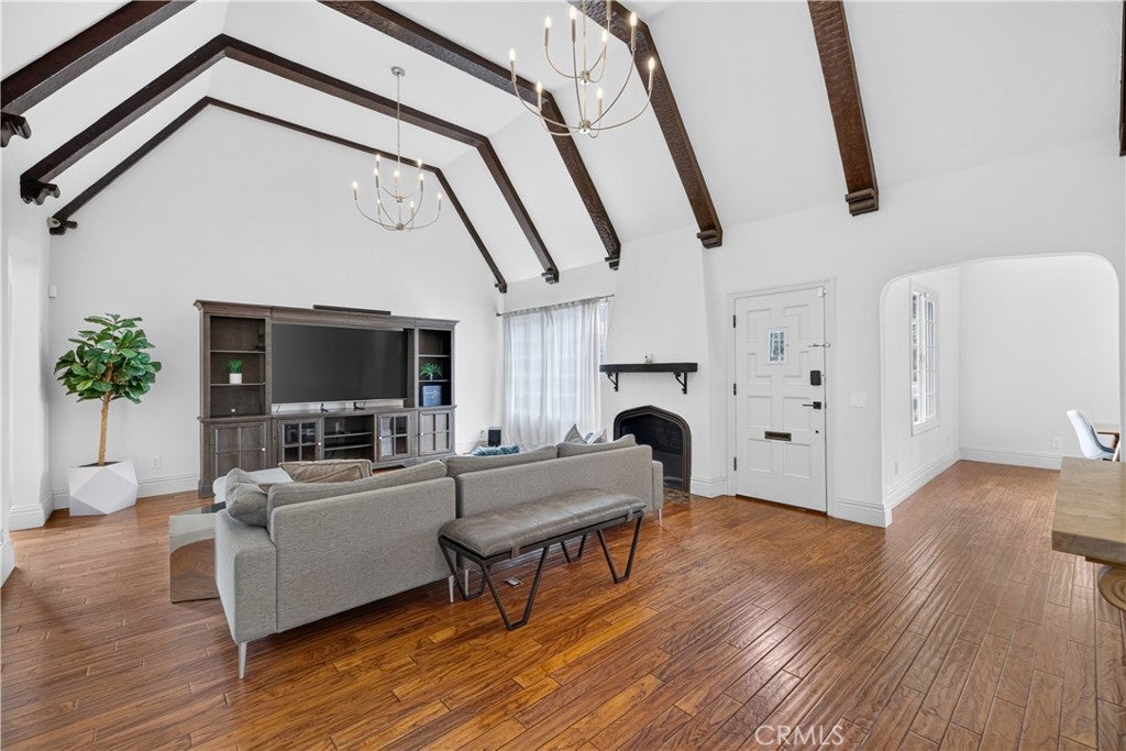 515 N Crescent Heights Blvd