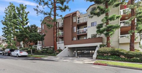 Photo of 436 E Palm Avenue #301, Burbank, CA 91501 (MLS # P1-25897)