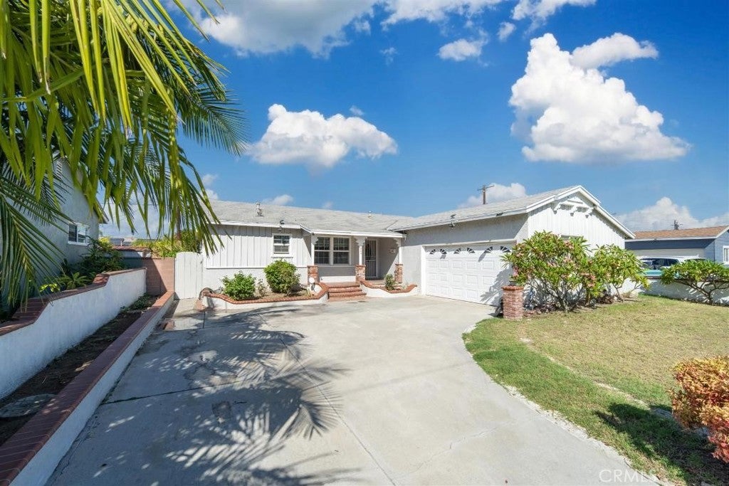 7849 La Habra