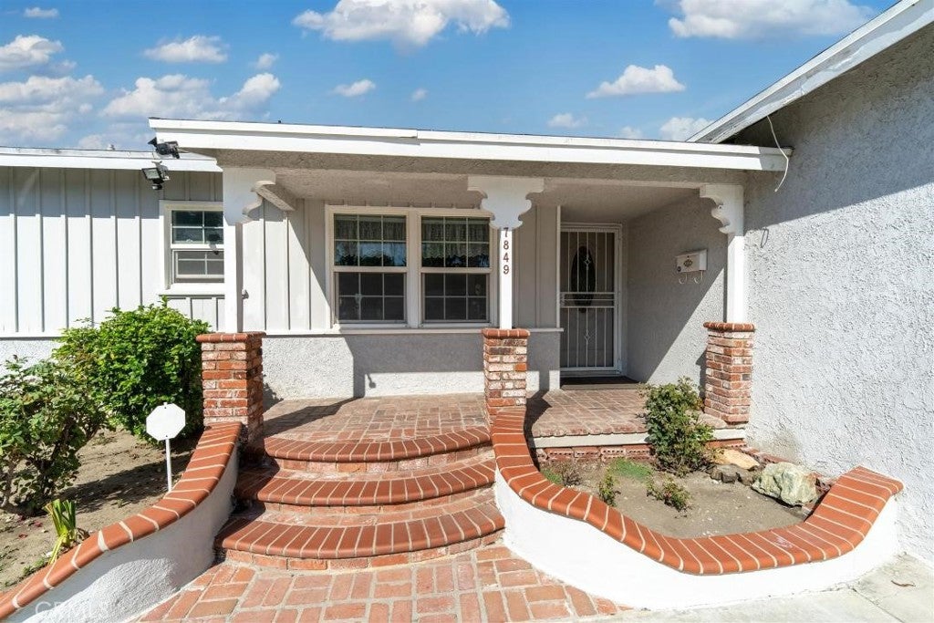 7849 La Habra