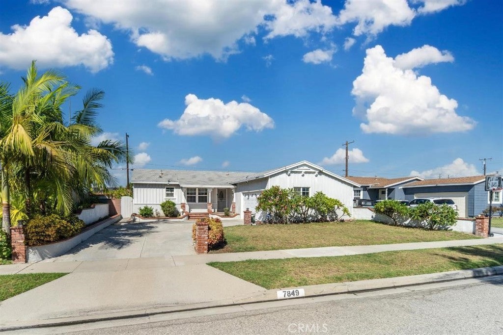 7849 La Habra