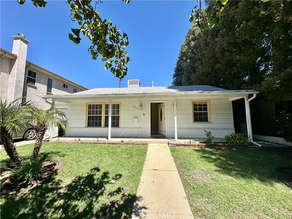 Welcome to this charming 3-bedroom, plus BONUS ROOM/OFFICE, with 2-bathrooms lovely home in the heart of Tarzana, SOUTH OF THE BLVD, Featuring a spacious floor plan with abundant natural light, this property offers the perfect blend of comfort and style. The living spaces flow seamlessly, creating an inviting atmosphere for both everyday living and entertaining.
Enjoy a well-appointed kitchen, generous bedrooms, and updated bathrooms. The backyard is a peaceful retreat, with professional gardening services included in the rent—perfect for relaxing or hosting gatherings.
Additional details: Tenant responsible for all utilities. Landlord covers gardener. Pets welcome with approval. Conveniently located near shops, dining, schools, and freeway access, this Tarzana gem is a wonderful place to call home.