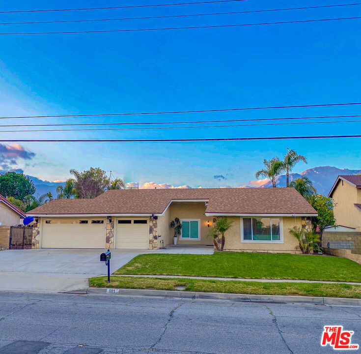 881 W 15th Street