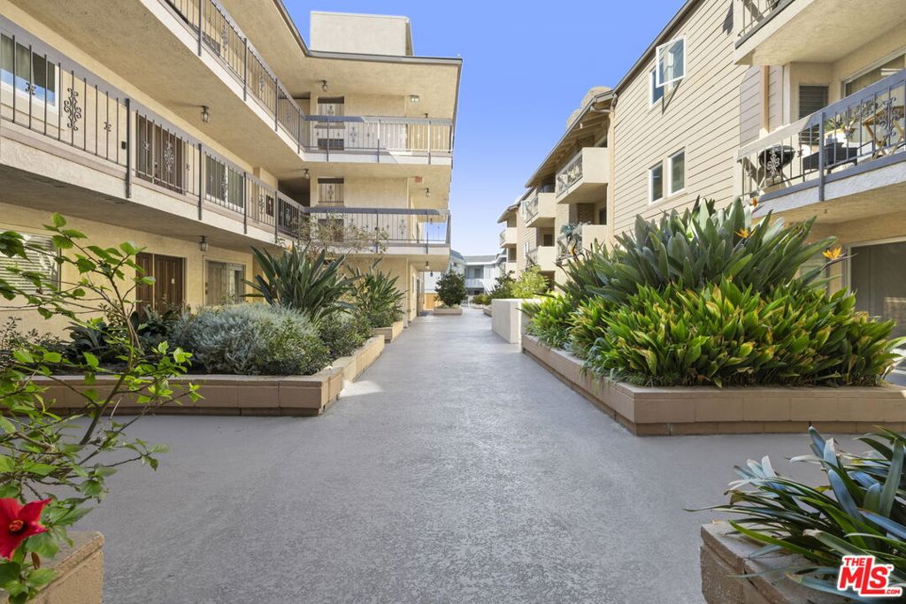 Fox Hills - Residential