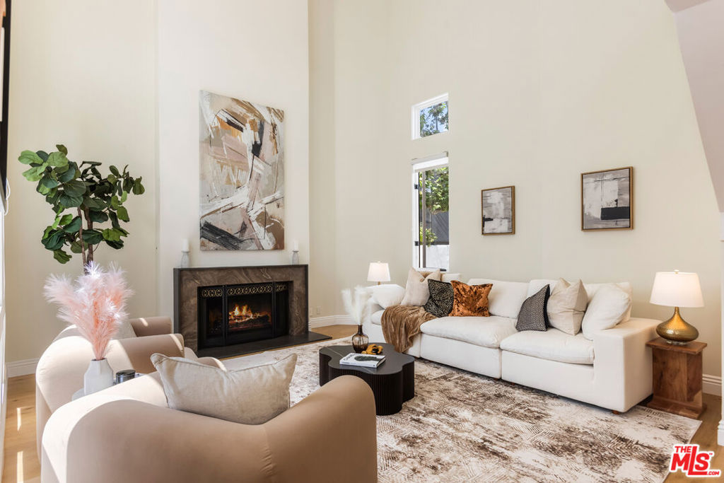 869 S Bundy Drive