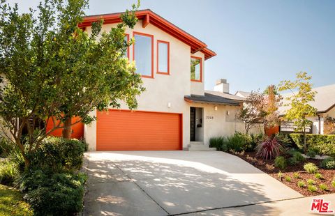 Photo of 2249 Kelton Avenue, Los Angeles, CA 90064 (MLS # 25611649) Photo of 2249 Kelton Avenue, Los Angeles, CA 90064 (MLS # 25611649)