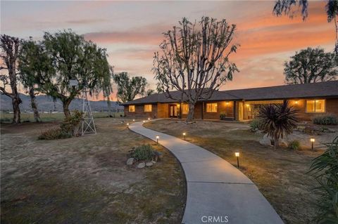 Photo of 772 Smith Rd, Hemet, CA 92544 (MLS # SW26048961)