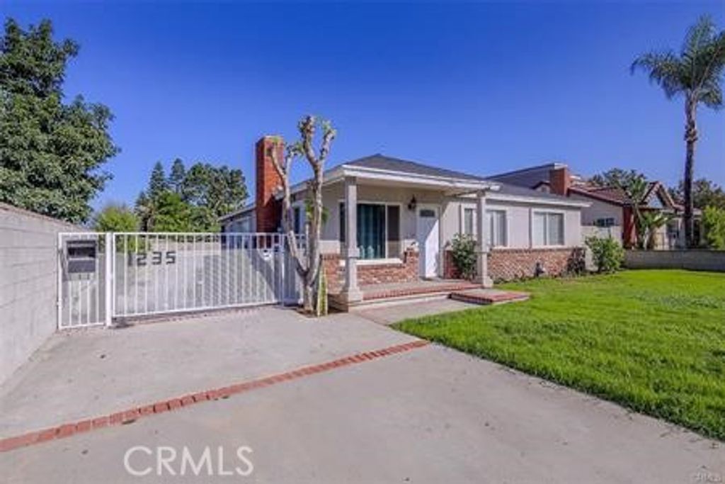 Photo of 1235 W San Bernardino Rd, Covina, CA 91722 (MLS # AR26015614)