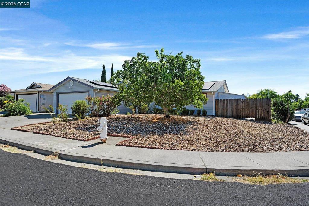 552 Redwood Dr
