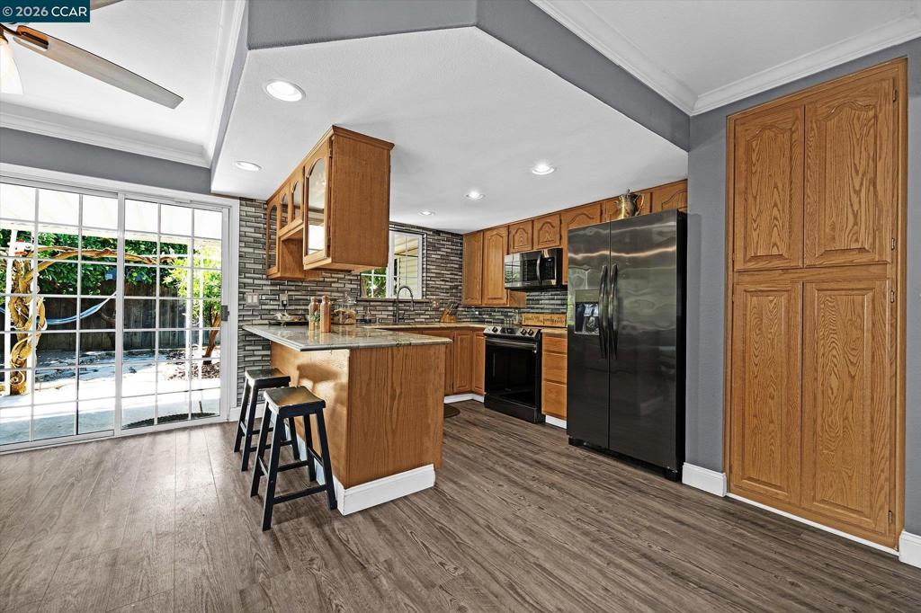 552 Redwood Dr