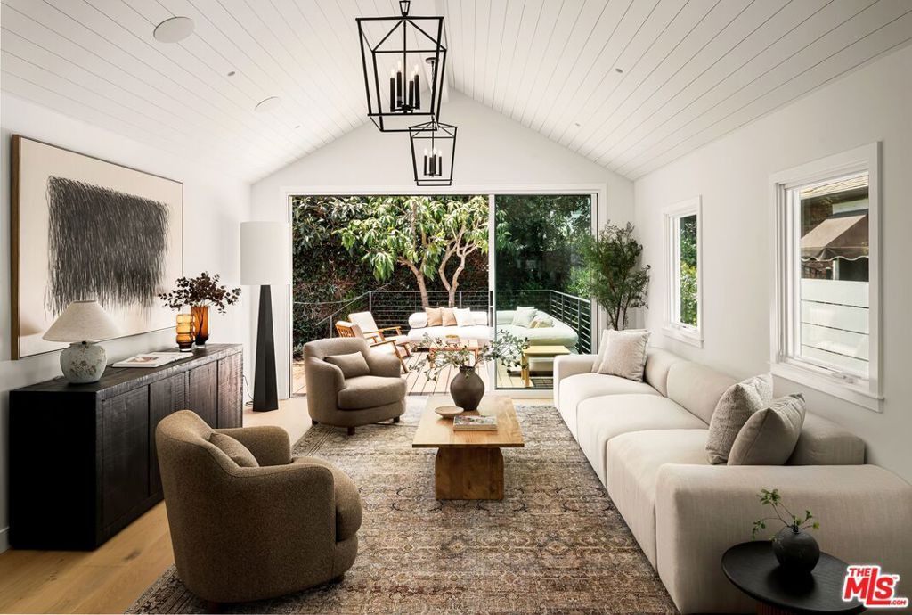 Photo of 11319 Rose Avenue, Los Angeles, CA 90066 (MLS # 26837403)