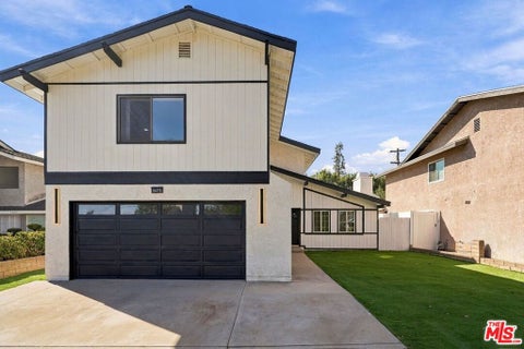 Photo of 8475 Oakdale Avenue, Winnetka, CA 91306 (MLS # 26103446)