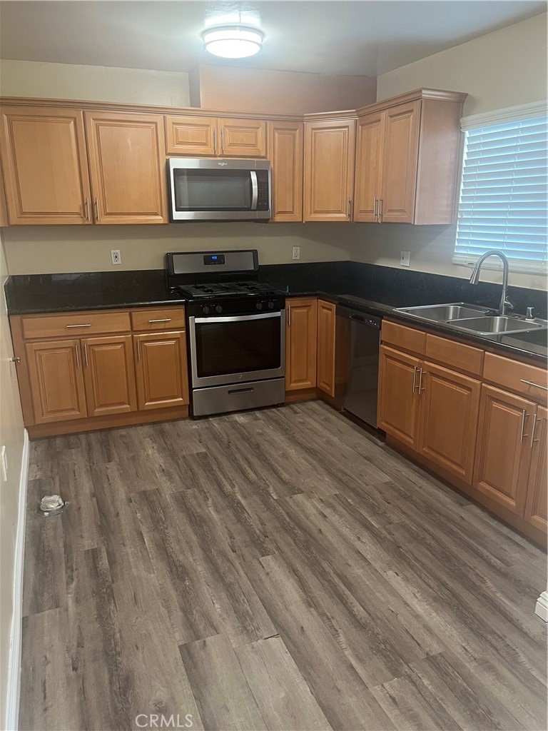 Completely remodeled 2 Bedrooms, 1 bath unit was updated in 2022and located in a quiet 3 units Triplex. Situated on the first floor and features include:
-Updated kitchen and bathroom
-Recessed Lighting in Living and Dining are
-Newer A/C unit
-Fresh interior paint
-In unit laundry area (Kitchen)
-2 car parking (Tandem)
Additional Details:
-No Smoking- Listing Agent is co owner of subject property
-No Pets- Credit Report by Rentspree over 18 Years old,recent W-2 or Tax Return, 2 recent Pay Stub, 2 months bank statement
-Tenant Occupied-Please call to schedule a showing
Near USC,UCLA, Downtown LA AND Culver City with easy access to Dining and Shopping.