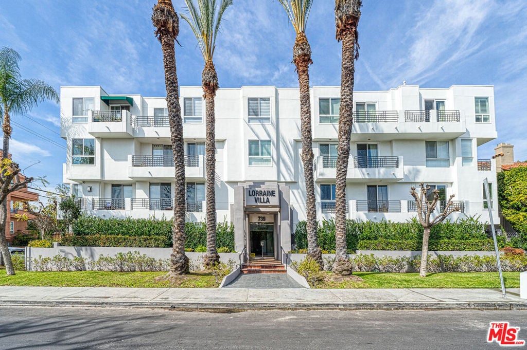 739 Lorraine Boulevard 402, Los Angeles CA 90005