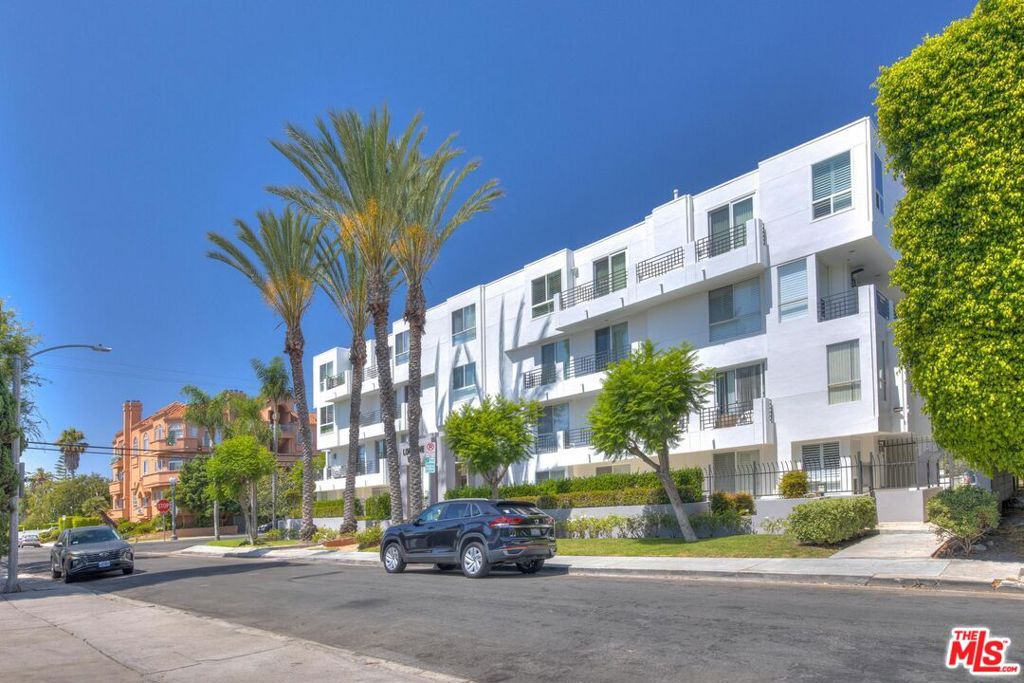 739 Lorraine Boulevard 402