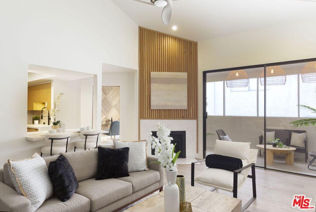 Properties 2 5325 Lindley Avenue 304