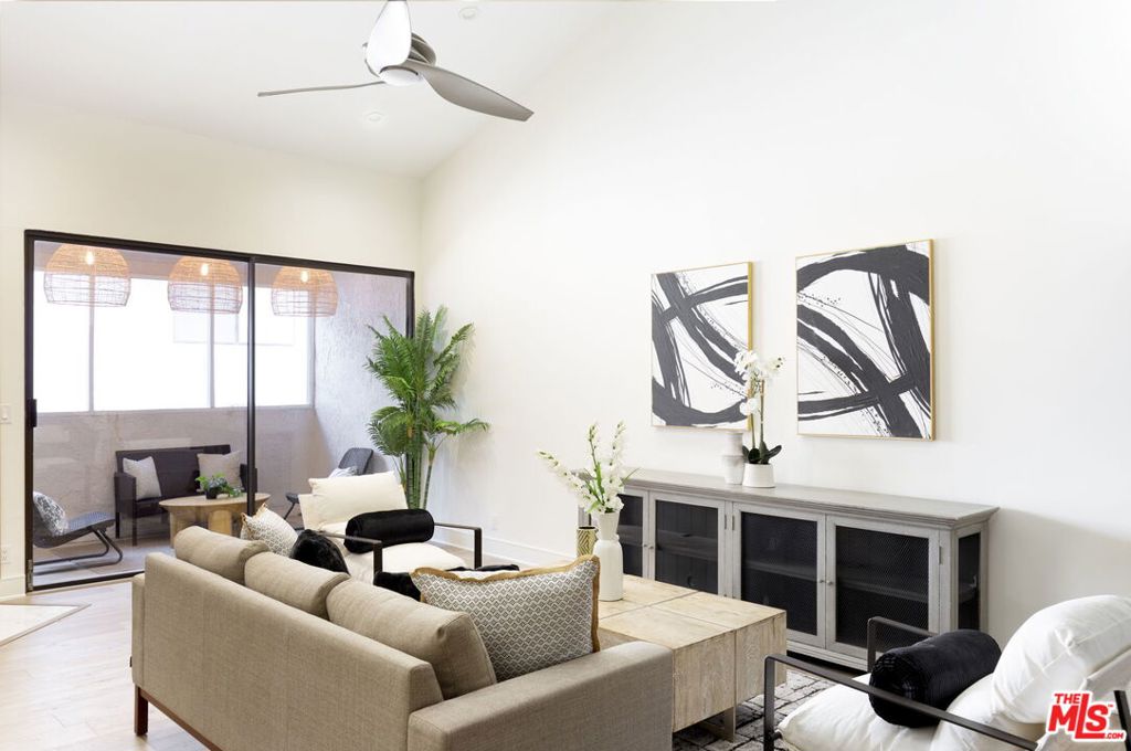 Properties 3 5325 Lindley Avenue 304