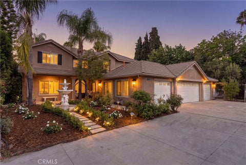 Photo of 20871 Betron Street, Woodland Hills, CA 91364 (MLS # SR26166484)