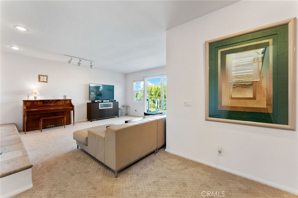 Crest - Akins (CA) - Residential