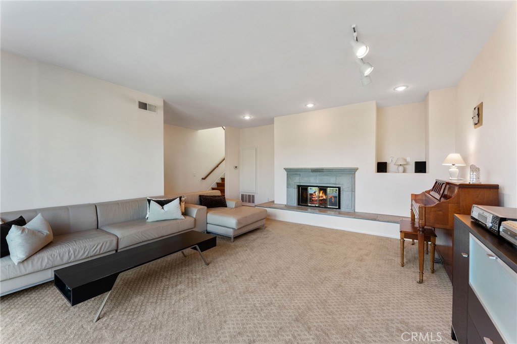 Crest - Akins (CA) - Residential