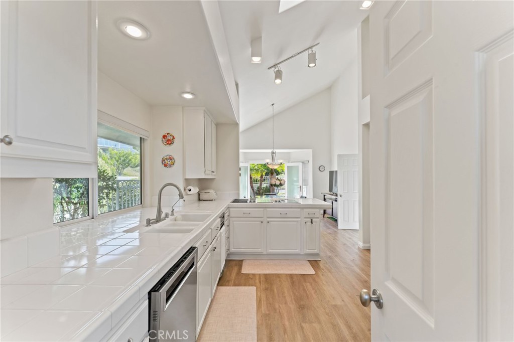 Crest - Akins (CA) - Residential