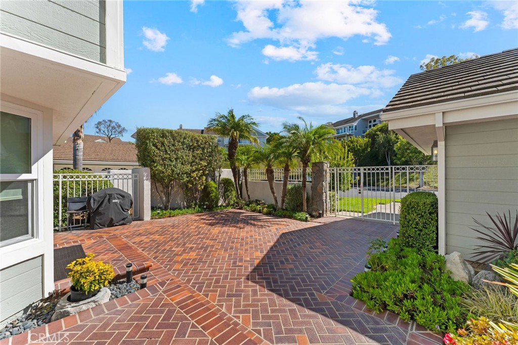 Crest - Akins (CA) - Residential