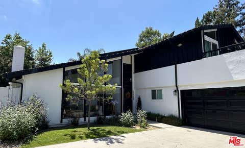 Photo of 22700 W Flamingo Street, Los Angeles, CA 91364 (MLS # 26861765)