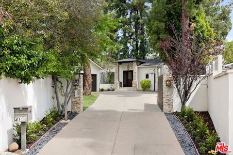 Photo of 4158 Adlon Place, Encino, CA 91436 (MLS # 26723001)