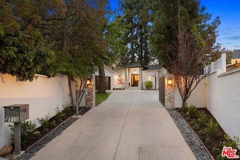 Photo of 4158 Adlon Place, Encino, CA 91436 (MLS # 26723001)