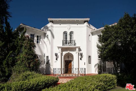 Photo of 1705 Wellington Road, Los Angeles, CA 90019 (MLS # 26833847)