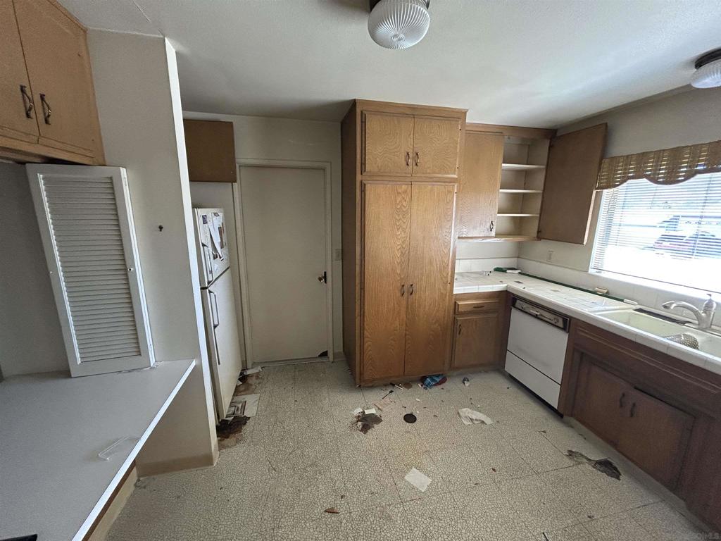 1638 La Tierra Ln
