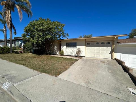 Photo of 1638 La Tierra Ln Ln, San Marcos, CA 92078 (MLS # 250042022SD)