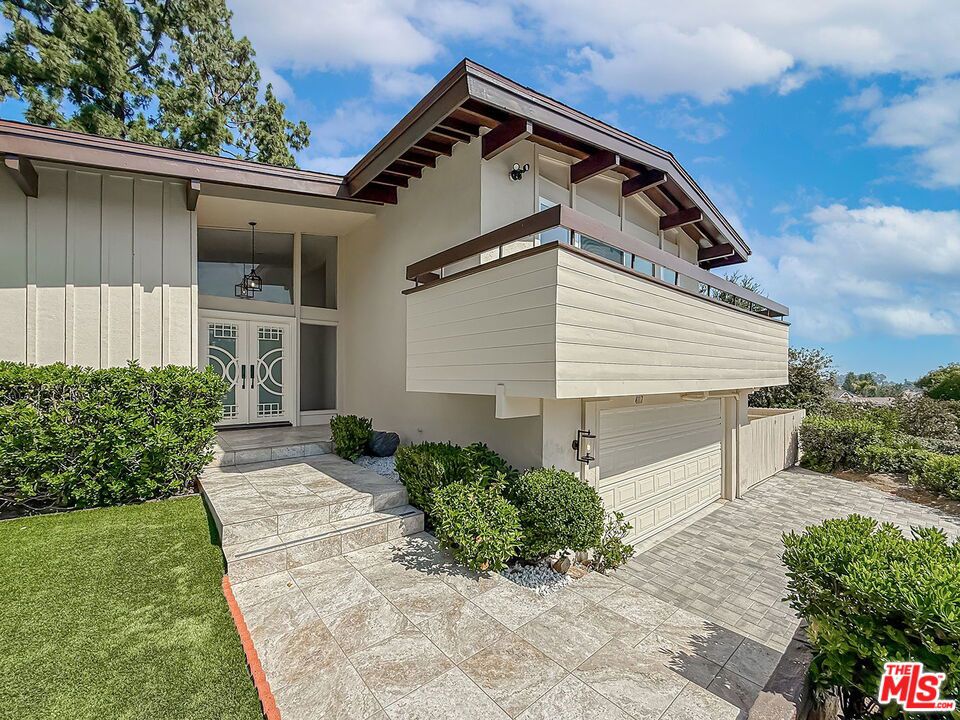 4117 Ellenita Avenue