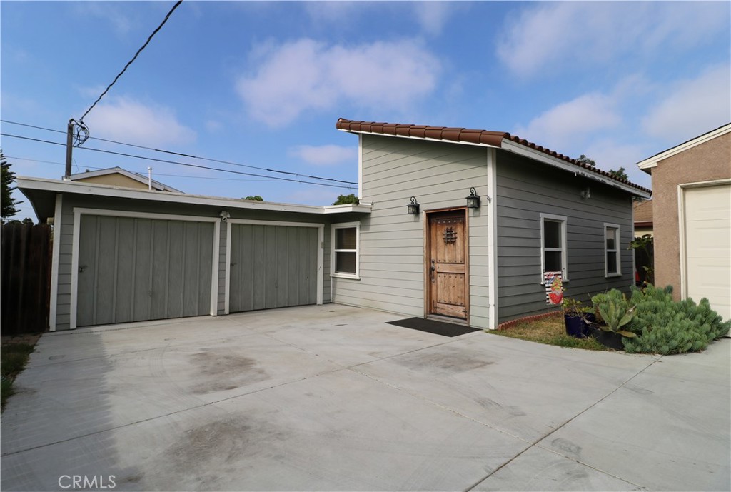 Costa Mesa Residential Income (CMRI) - Residential Income
